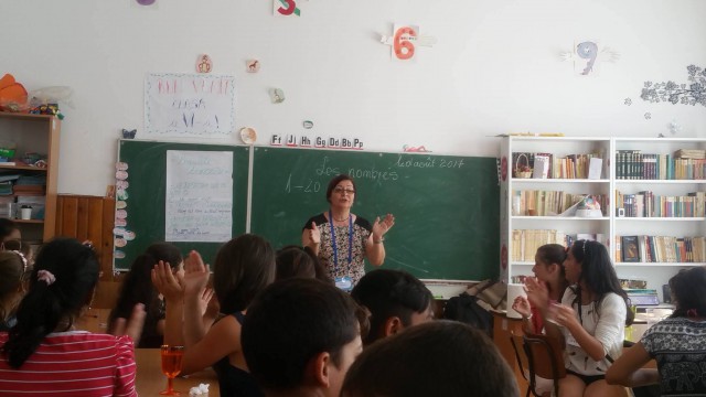 Senat: Primă de instalare pentru cadrele didactice care se titularizează în mediul rural