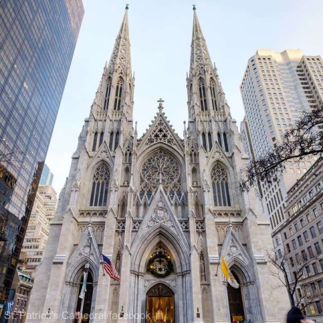 Un bărbat a fost arestat în Catedrala Saint-Patrick din New York, având asupra lui bidoane cu benzină
