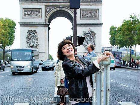 Mireille Mathieu va susţine un concert în castelul marchizului de Sade
