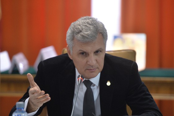 Zamfir: Există un dezechilibru real între furnizorii de telefonie mobilă şi consumatori; este nevoie de creşterea cuantumului amenzilor