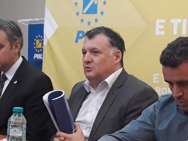 Deputatul Bogdan Huţucă sare la gâtul ministrului Sănătăţii, Sorina Pintea, după vizita inopinată de la spital