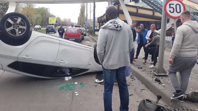 O șoferiță s-a RĂSTURNAT cu mașina, pe Mamaia: 'Nu știu ce s-a întâmplat..'