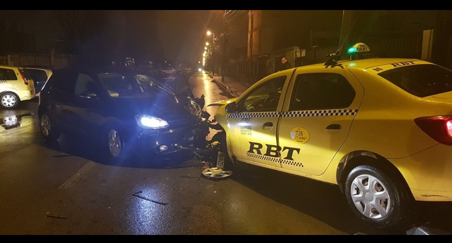 Accident rutier produs la Constanţa de un poliţist local care s-a urcat BĂUT la volan