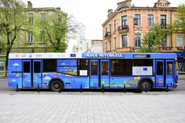 Decebal Făgădău şi Costin Răsăuţeanu ALEG autobuzul albastru