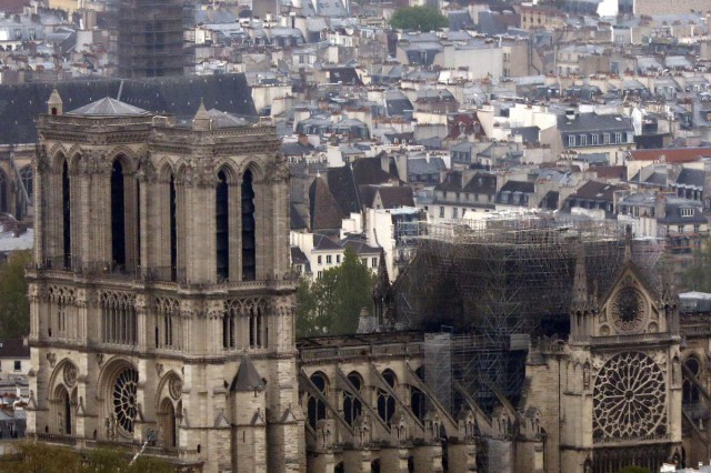 Incendiu la Notre-Dame: Un concurs internaţional de arhitectură, lansat pentru reconstrucţia fleşei distruse a catedralei
