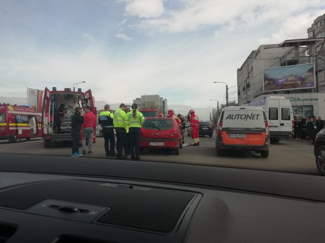 Accident rutier grav pe strada Caraiman. O persoană este încarcerată