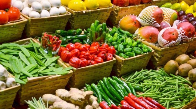 AMRCR sprijină autorităţile în combaterea comerţului ilicit, dar avertizează asupra riscului apariţiei de blocaje în aprovizionarea cu legume şi fructe
