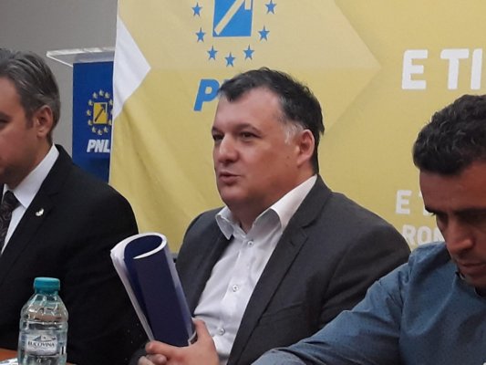 Huţucă îl atacă pe Ţuţuianu: 'Se laudă cu realizările primarilor PNL'; Reacţia lui Ţuţuianu: Huţucă a ajuns prefect cu sprijinul PSD. A fost o greşeală