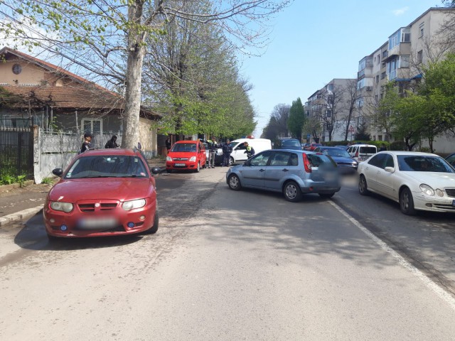 Un șofer a intrat cu mașina în alte două parcate, în Constanța!