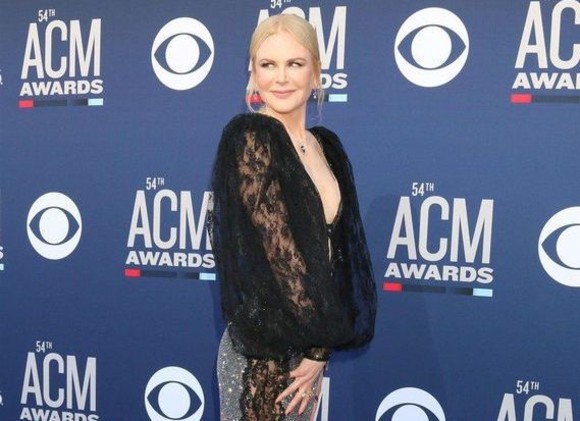 Nicole Kidman, superbă pe covorul roşu
