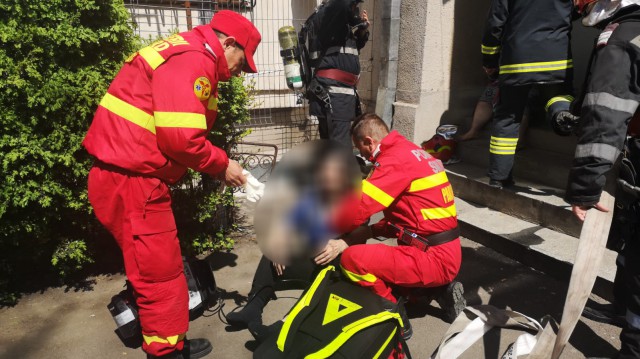Pompierii gălățeni au salvat un bebeluș de Florii