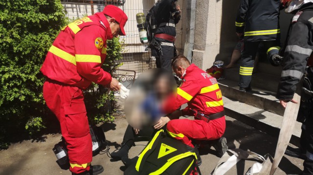Pompierii gălățeni au salvat un bebeluș de Florii