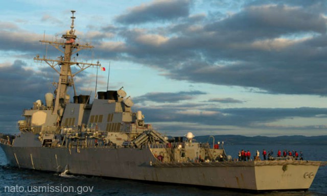Armata rusă supraveghează permanent distrugătorul american USS Ross în Marea Neagră