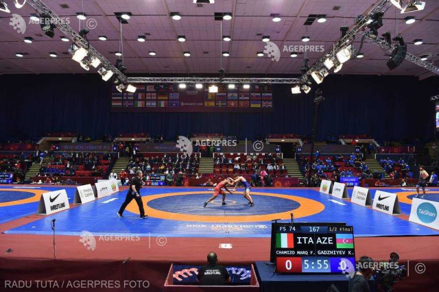 Preşedintele Federaţiei Internaţionale de Lupte, Nenad Lalovic, a declarat deschise Campionatele Europene de la Bucureşti