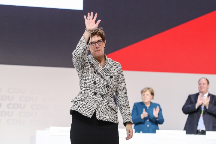 Annegret Kramp-Karrenbauer, favorită în sondaje pentru postul de cancelar al Germaniei