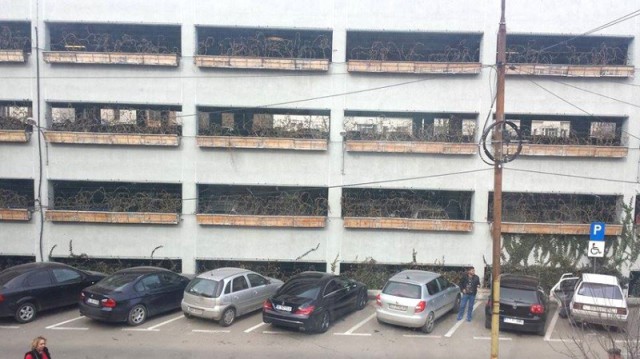 'Parcarea Verde' din zona Spitalului Județean, care n-a fost verde vreodată, se închide temporar