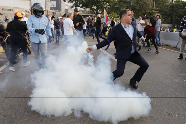 Venezuela: Cel puţin 69 de răniţi în violenţele de la Caracas