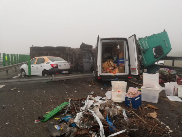 ACCIDENT RUTIER pe A2: 4 PERSOANE au ajuns la SPITAL! VIDEO