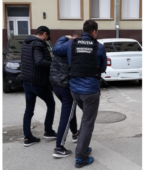 CERCETAT pentru TÂLHĂRIE în BUCUREŞTI, DEPISTAT în MAMAIA pentru că a REFUZAT să PLĂTEASCĂ
