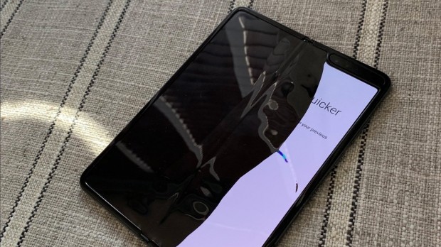 Galaxy Fold, telefonul pliabil Samsung, are probleme serioase înainte de lansarea din 26 aprilie