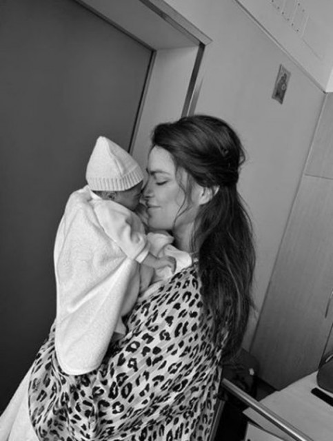 Prima imagine cu chipul fetiței lui Catrinel Menghia. Caroline a împlinit două luni