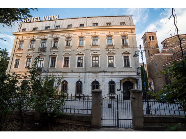 Hotelul ‘BÂNTUIT’ din Piaţa Ovidiu, REABILITAT! Investitorul, un afacerist bogat din Constanţa
