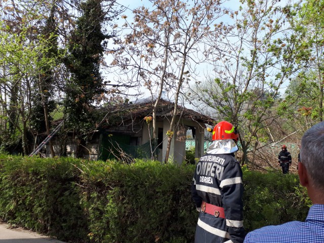 Clădire în FLĂCĂRI, în stațiunea Mamaia!
