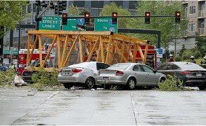 TRAGEDIE în Seattle - O macara s-a prăbușit și a STRIVIT de vii mai mulți oameni