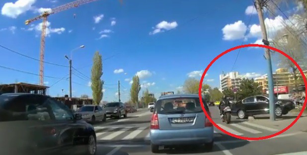 La un pas de TRAGEDIE în Mamaia! Un șofer s-a OPRIT într-o mașină parcată VIDEO