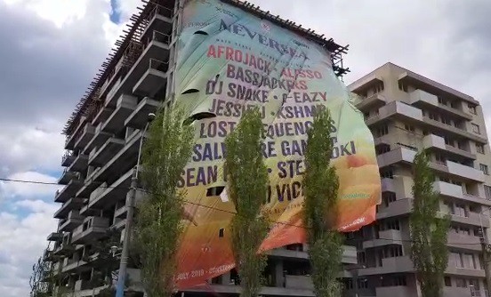 PERICOL în stațiunea Mamaia din pricina unui banner