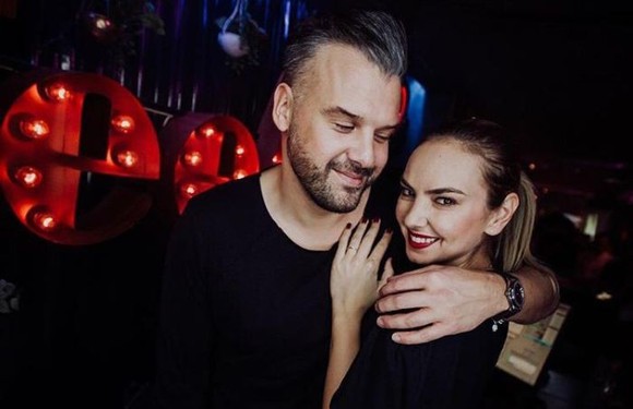 Roxana Ionescu e însărcinată. Ea şi iubitul ei vor deveni părinţi anul acesta Roxana Ionescu e însărcinată. Ea şi iubitul ei vor deveni părinţi anul acesta