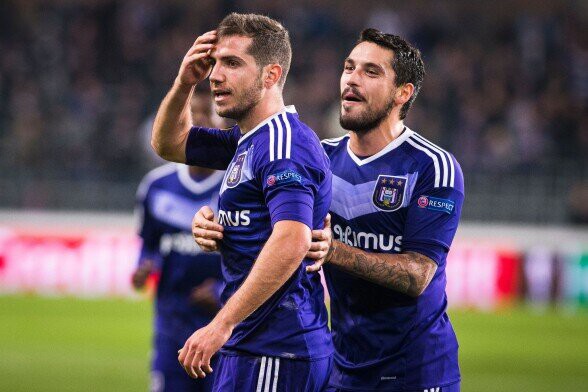 Spălare de bani la transferurile lui Stanciu și Chipciu de la FCSB? 30 de polițiști au descins în birourile lui Anderlecht
