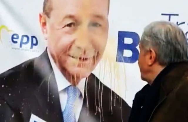 Ilie Năstase, gest lipsit de fair-play filmat în Piața Victoriei: cum a ales să se răzbune pe Traian Băsescu, rival la alegerile europarlamentare
