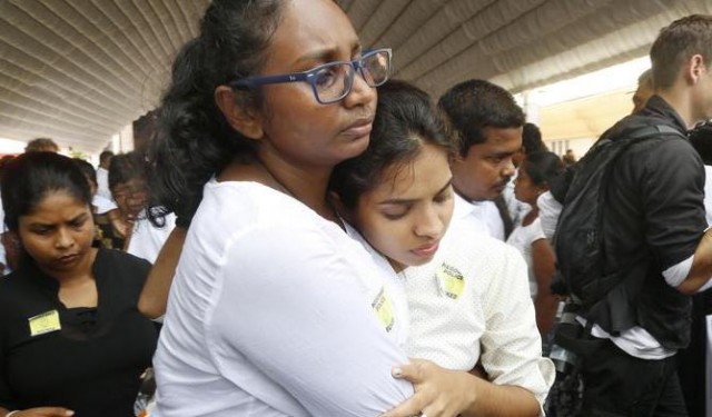Autorităţile au revizuit bilanţul victimelor atentatelor din Sri Lanka: 253 de morţi