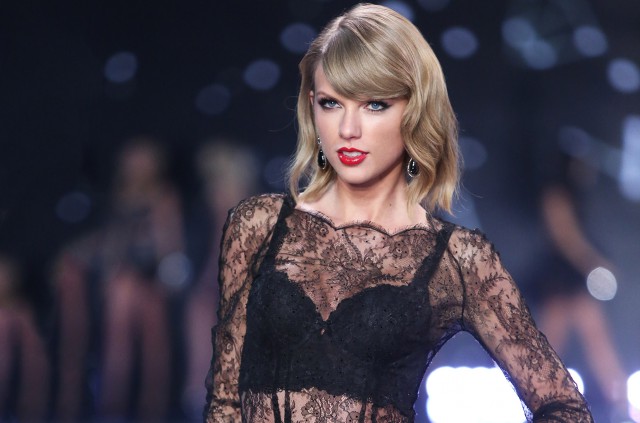 Taylor Swift, desemnată din nou artistul cu cele mai multe albume vândute pe plan mondial