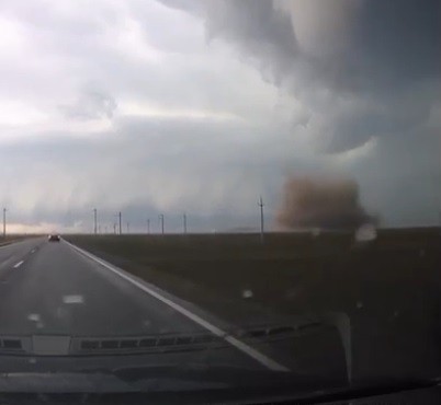 VIDEO. Momentul în care s-a format tornada uriaşă de la Drajna