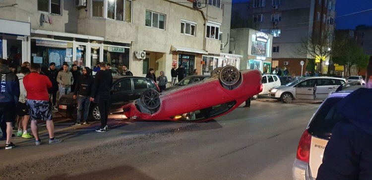 VIDEO. CARAMBOL cu cinci mașini în Mangalia! Una s-a răsturnat!