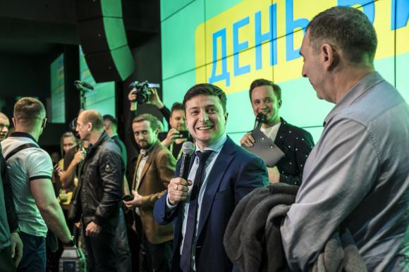 Actorul de comedie Volodimir Zelenski, noul preşedinte al Ucrainei