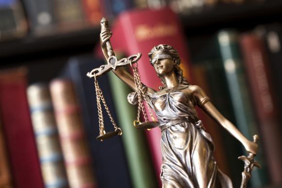 Procentul românilor care au încredere în independenţa justiţiei a scăzut în ultimul an