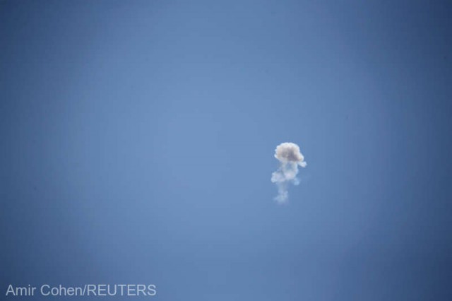 Militanţi din Gaza au tras un baraj de rachete spre Israel, care a răspuns cu lovituri aeriene