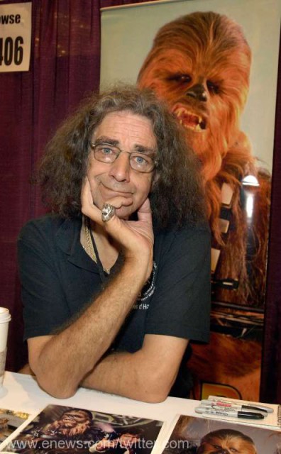 A încetat din viaţă Peter Mayhew, actorul care a interpretat personajul Chewbacca din Războiul Stelelor