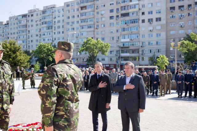 Reprezentanţii PSD, singurii care au depus depus o coroană la Monumentul Eroilor Independenței României