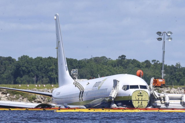 SUA: Inversorul de propulsie al avionului care a plonjat într-un rău din Florida nu funcţiona