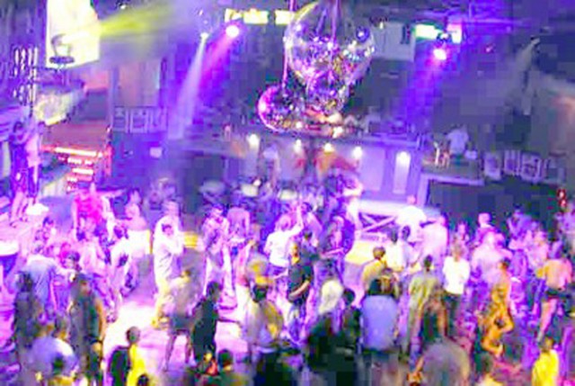 Un CUNOSCUT CLUB din MAMAIA funcţionează de 2 ani fără autorizaţie de securitate la incendiu