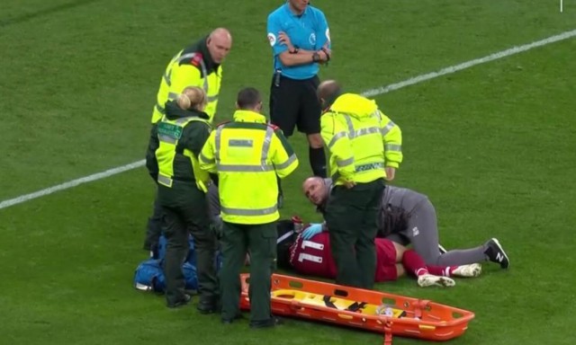 Imagini teribile, din Premier League! Mo Salah, făcut K.O. de portarul lui Newcastle