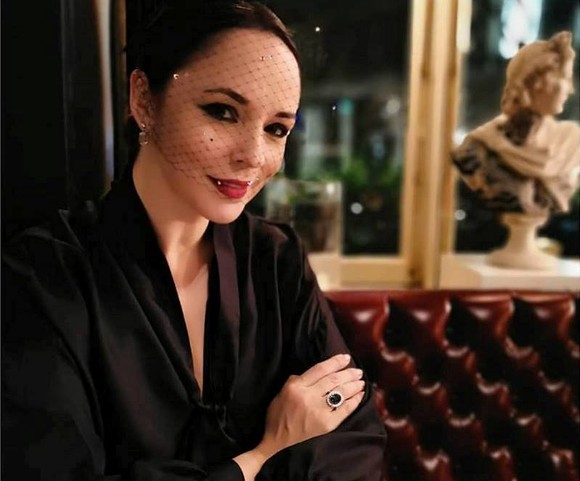 Andreea Marin s-a logodit? A primit un inel identic cu cel pe care-l poartă Kate Middleton