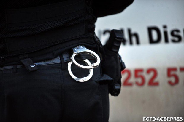 Opt germani de origine bosniacă, suspectaţi de sprijin acordat jihadiştilor, au fost arestaţi în vestul Germaniei