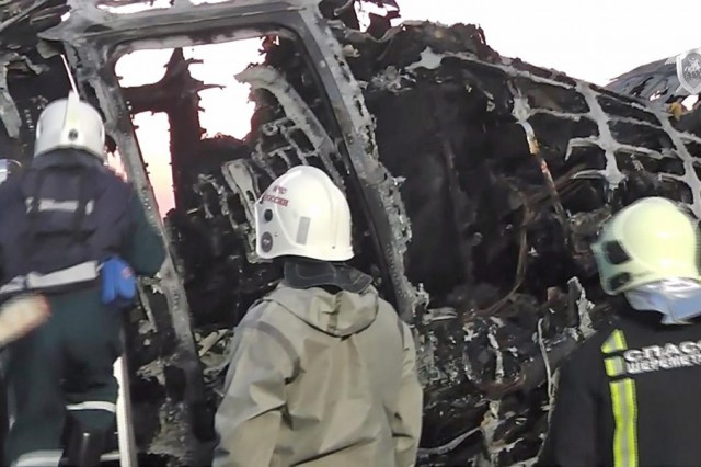 Multiple erori de pilotaj, pista privilegiată de anchetatori în urma accidentului aviatic de la Moscova