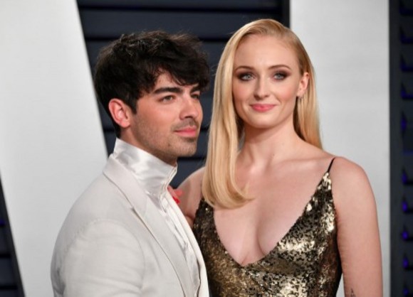 Sophie Turner şi Joe Jonas s-au căsătorit într-o ceremonie-surpriză. Mireasa nu a purtat rochie