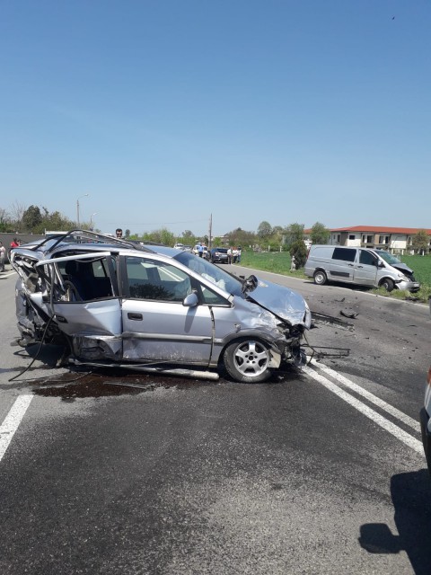 Accident rutier GRAV la ieșire din Kogălniceanu: mai MULTE VICTIME; mașini PRAF